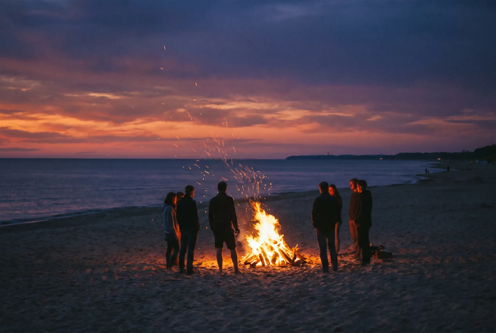 Strandfeuer am Abend